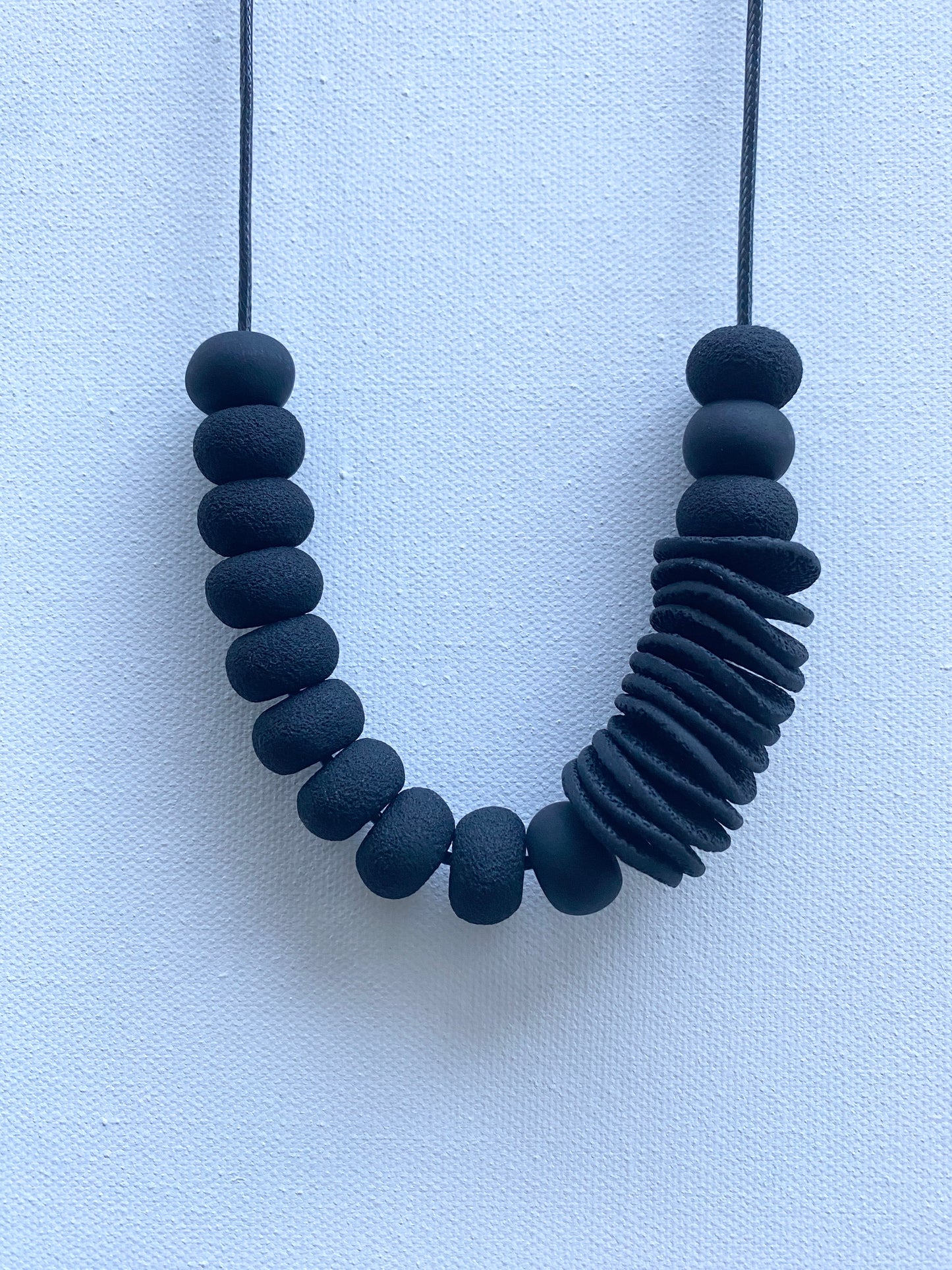 MULA BLACK NECKLACE DZ