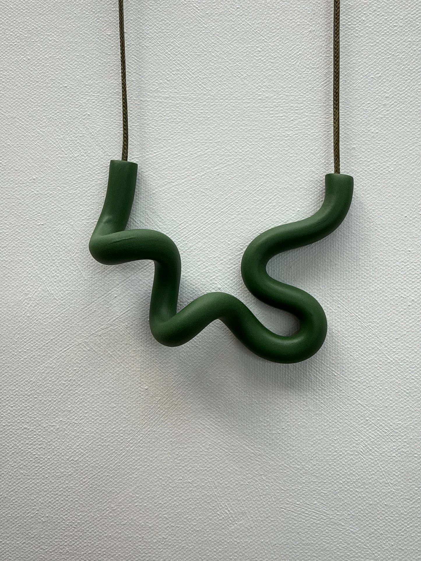 ABEBI KHAKI GREEN NECKLACE AG04