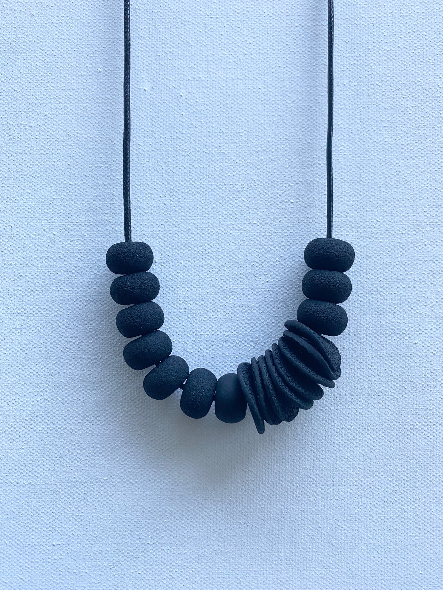MULA BLACK NECKLACE DT