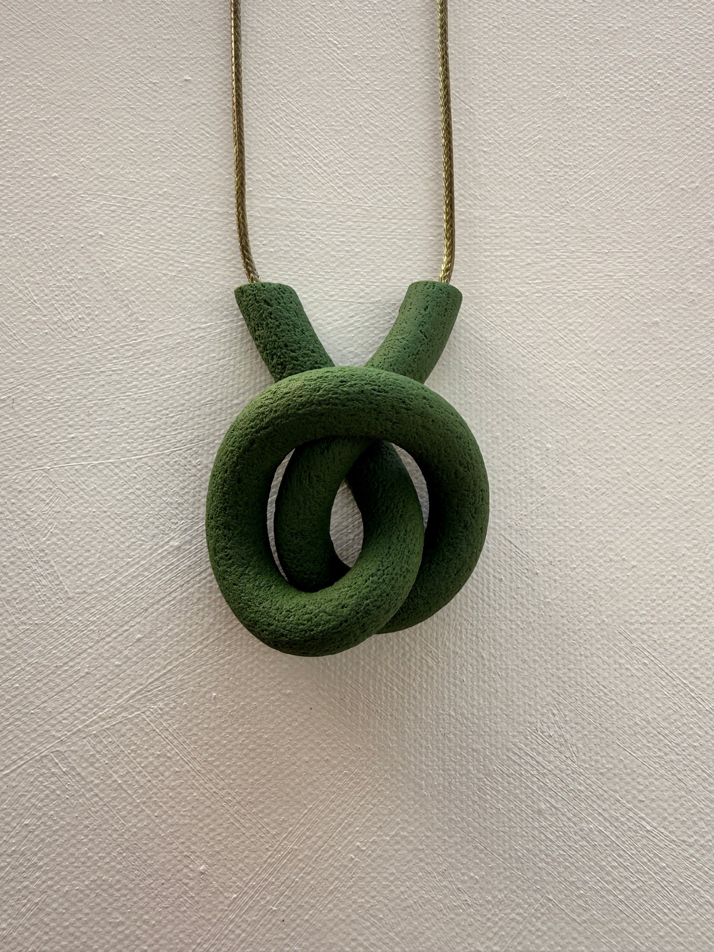 CELI KHAKI GREEN NECKLACE ~ CGO1