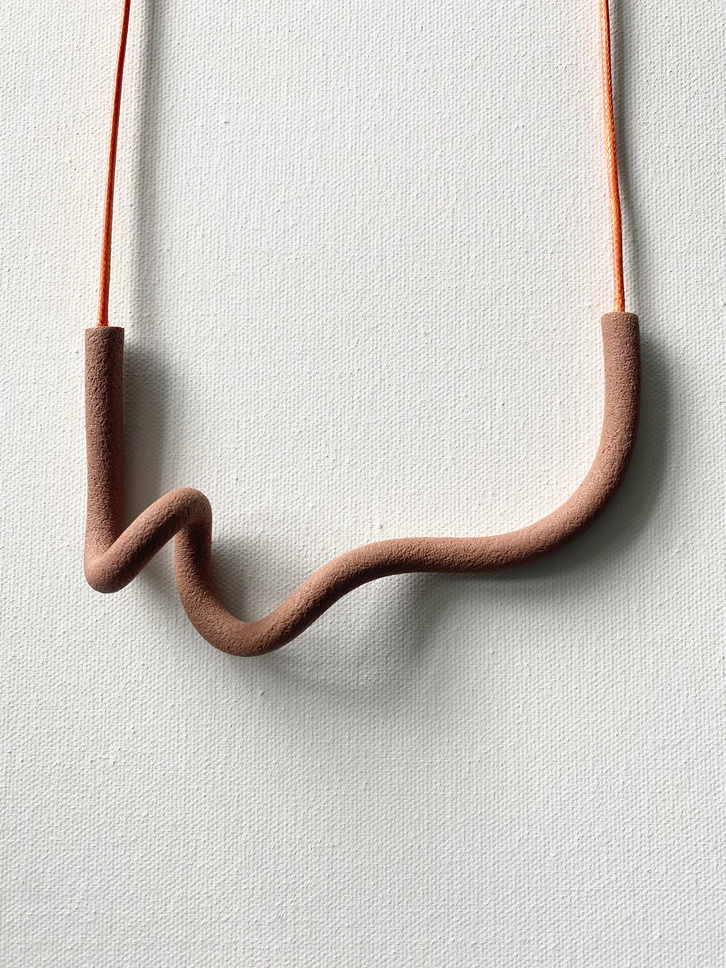 ABEBI BROWN NECKLACE AI