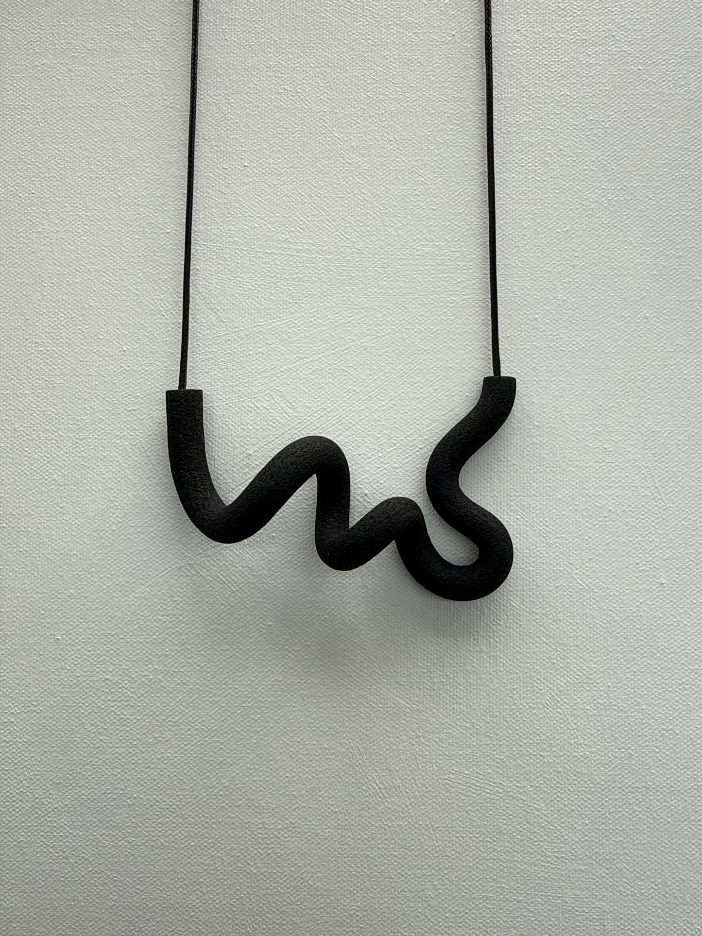 ABEBI BLACK NECKLACE AB04