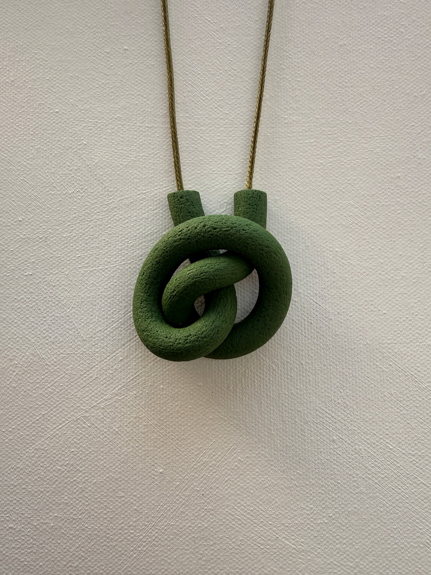 CELI KHAKI GREEN NECKLACE ~ CG02