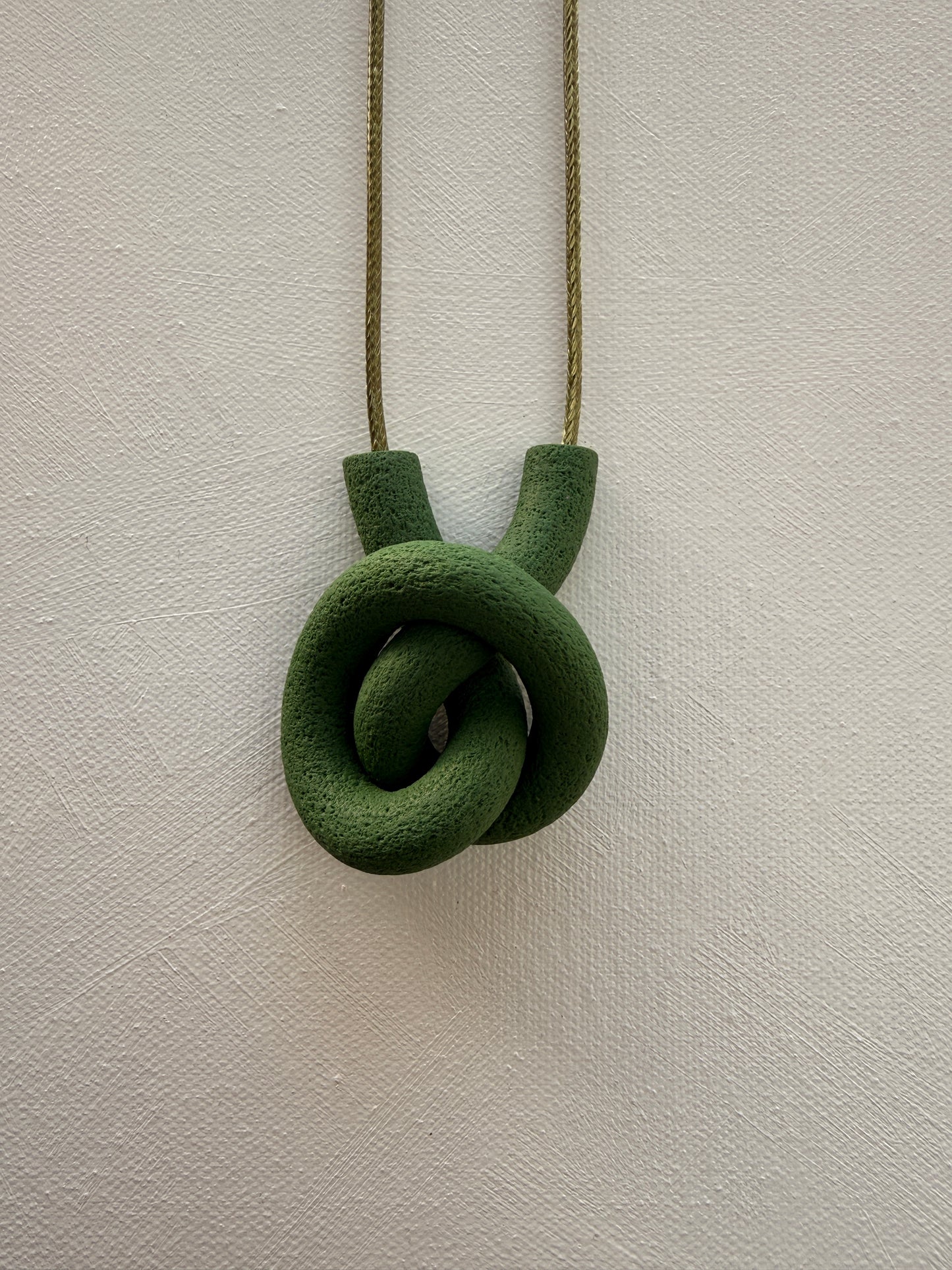 CELI KHAKI GREEN NECKLACE ~ CG03